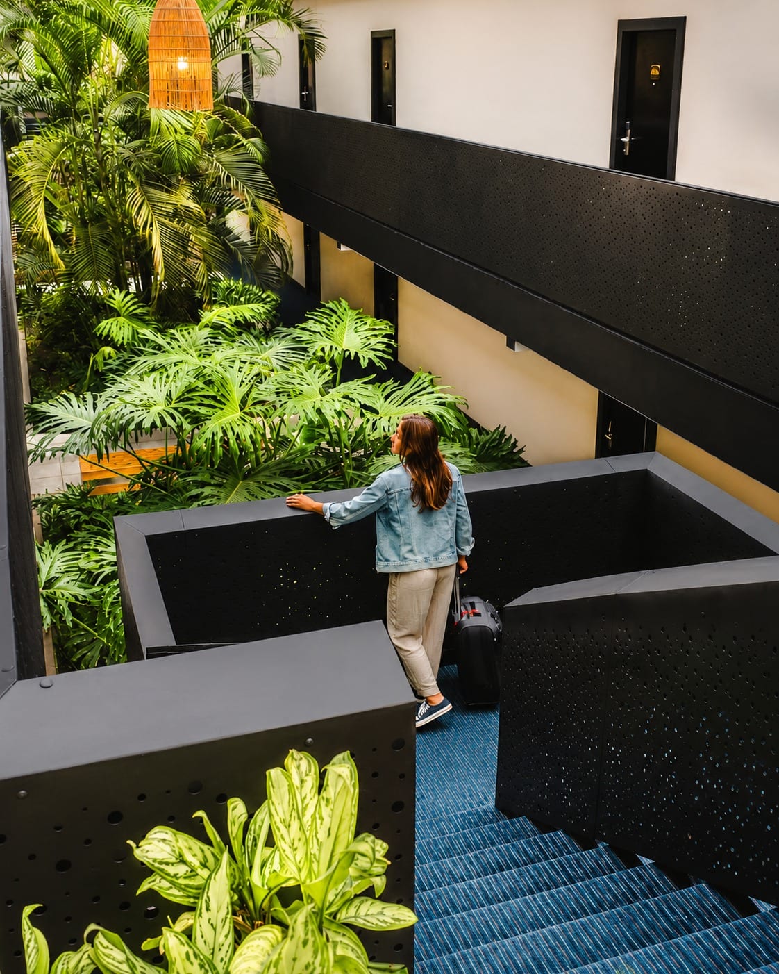 Jardín tropical interior de KC Hotel San José
